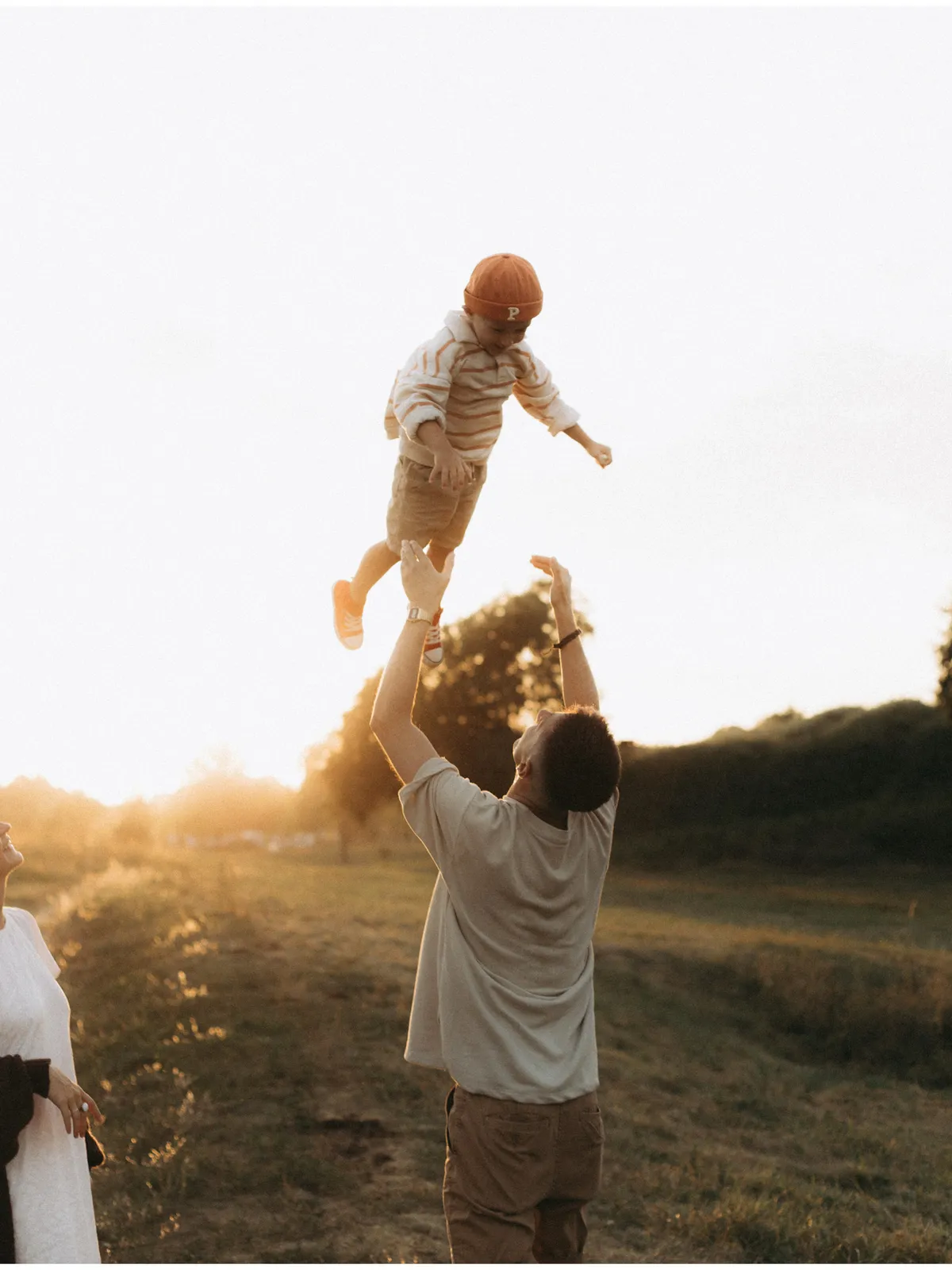 Студийная семейная фотосессия в Бресте — мама, папа и дети