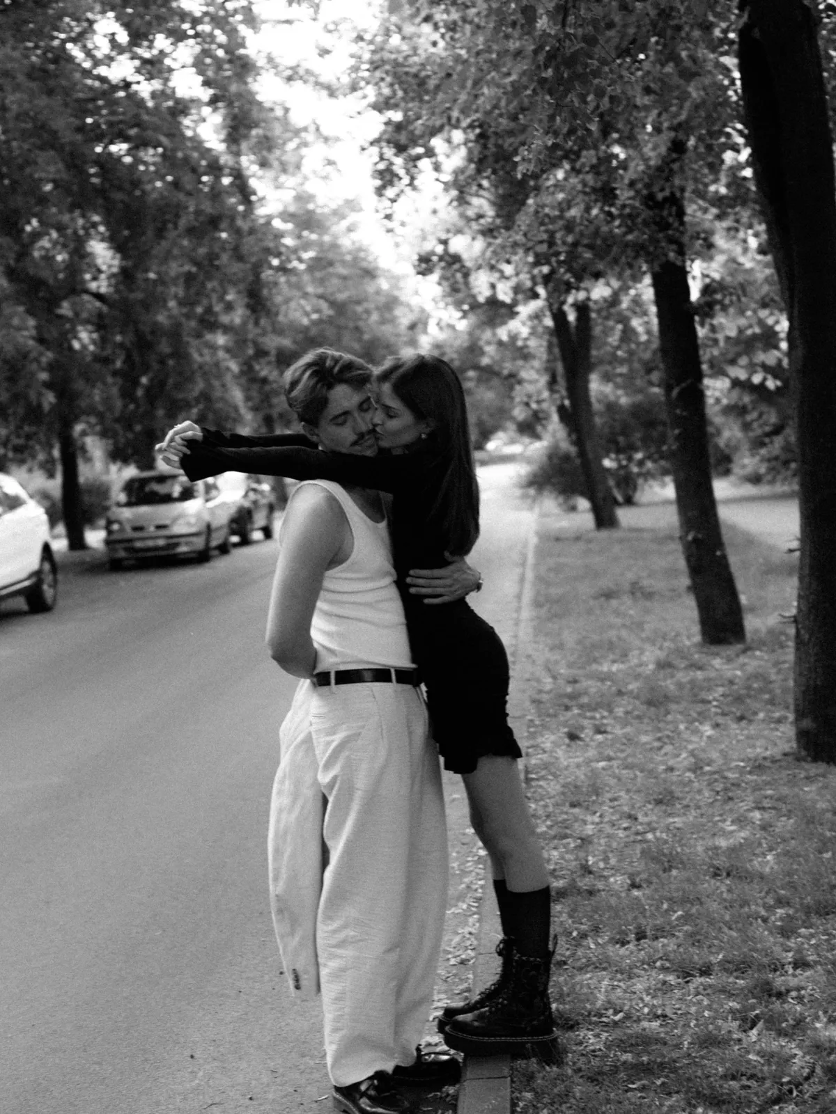 Живые эмоции пары на съёмке — фотограф Яна Мемей направляет без жёстких поз