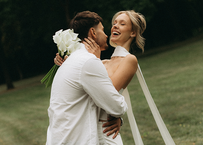 Свадебный фотограф Яна Мемей обсуждает детали съёмки с парой в Бресте