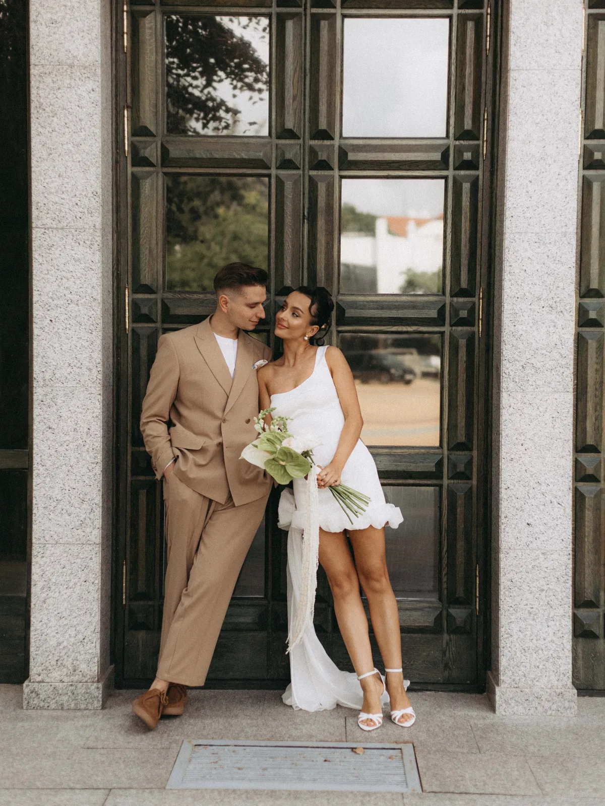 Романтическая свадебная фотосессия на закате